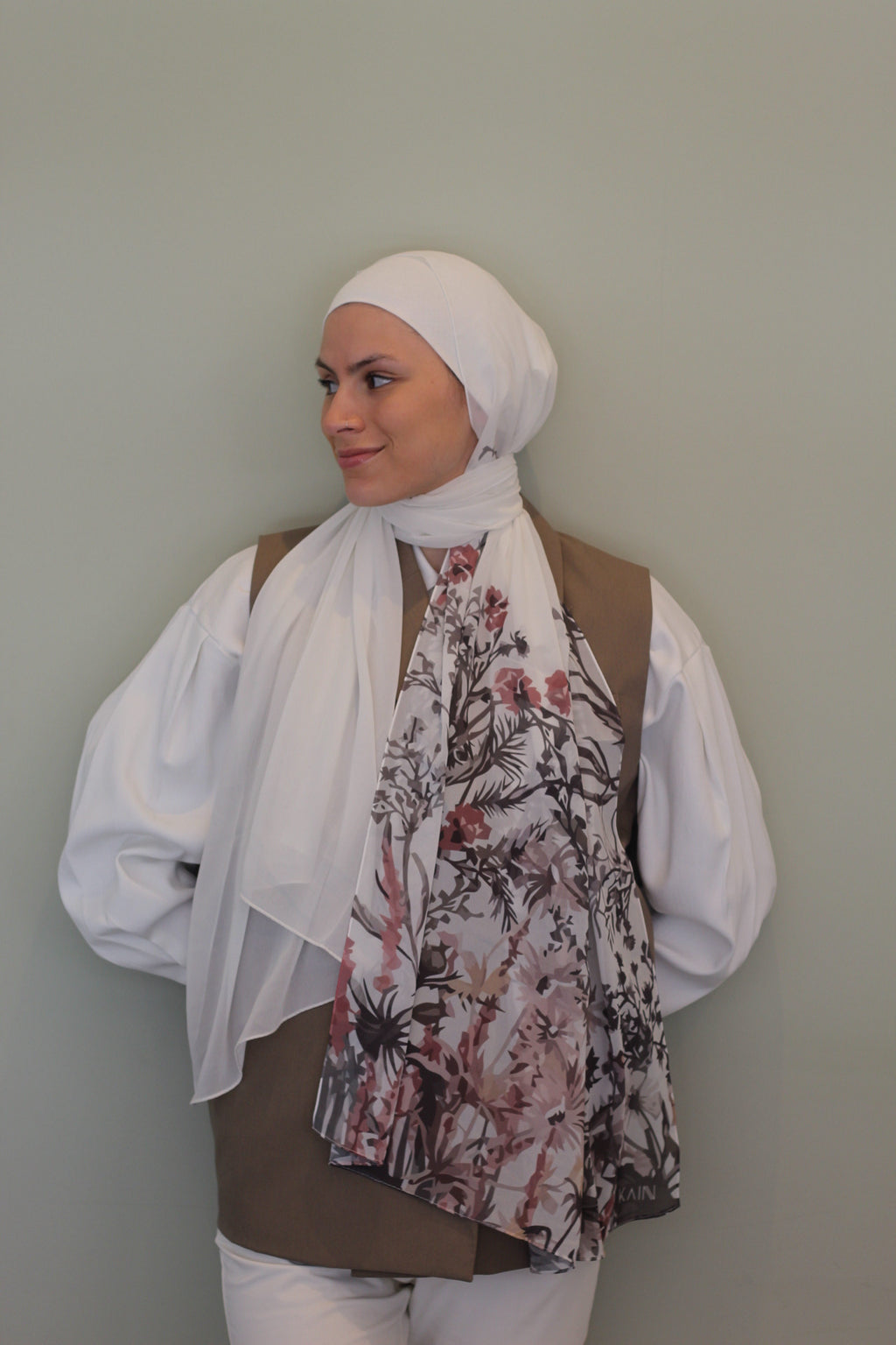 Blooming Spring Elegant & Soft Modest Scarf for Women – Lightweight, All‑Day Comfort - حجاب أنيق – شال ناعم ومريح للنساء – خفيف - للاستخدام اليوم