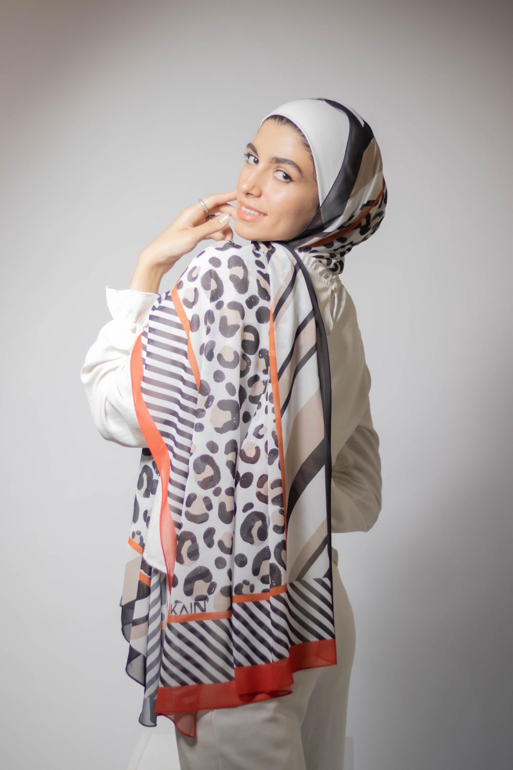 Zara – Bold and Playful Scarf Hijab for a Fun and Stylish Daily Look | حجاب شال جريء ومرح لإطلالة يومية أنيقة وممتعة