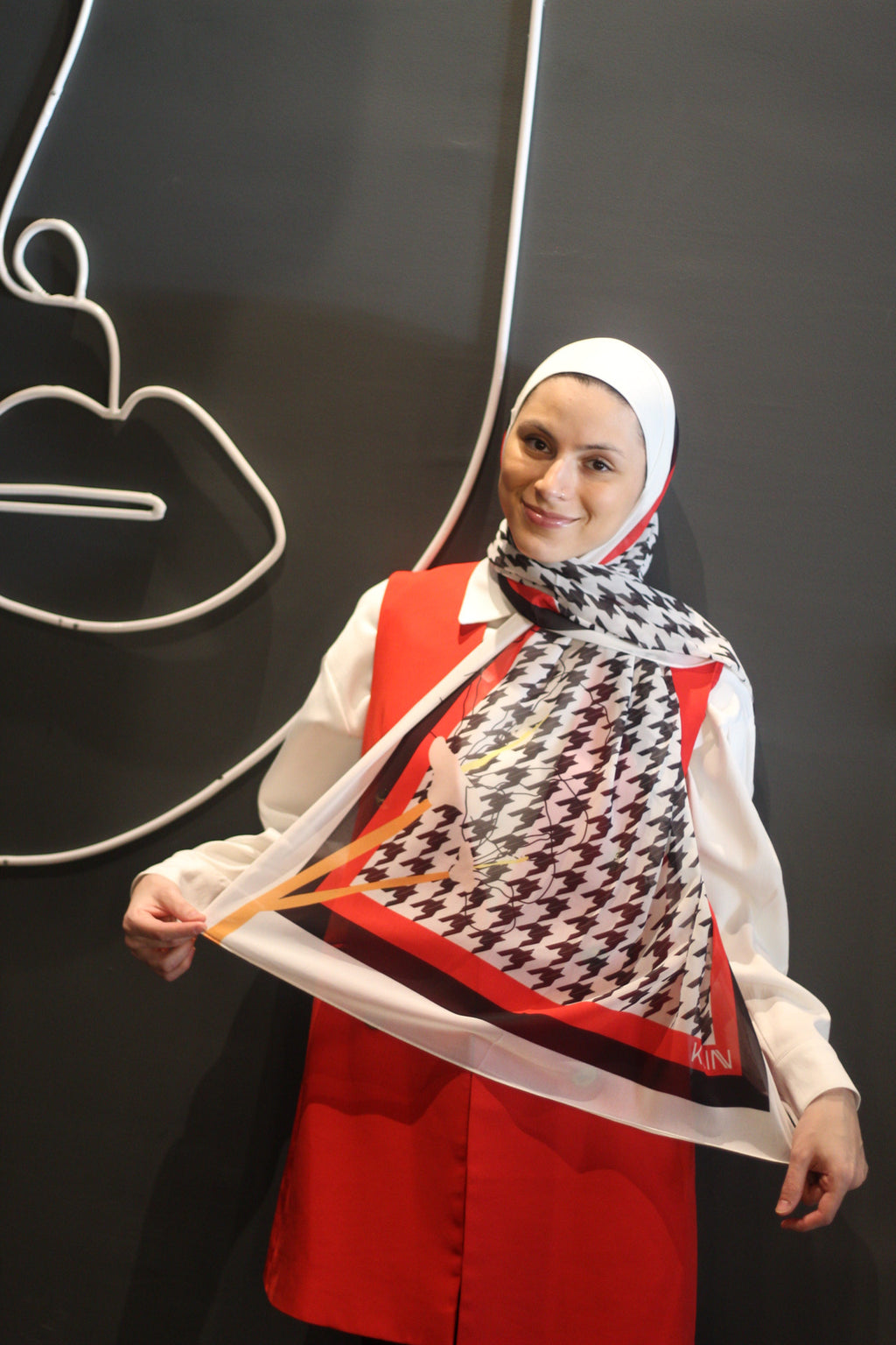 Houndstooth – Elegant, Soft, Comfortable, and Easy-to-Wear Daily Scarf Hijab-  حجاب شال أنيق ناعم مريح سهل لبسه يومياً