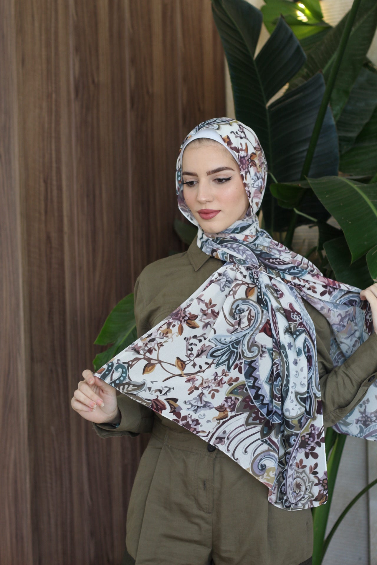 Winter Paisley– Warm and Elegant Scarf Hijab for Comfortable Daily Wear حجاب شال دافئ وأنيق للبس اليومي المريح