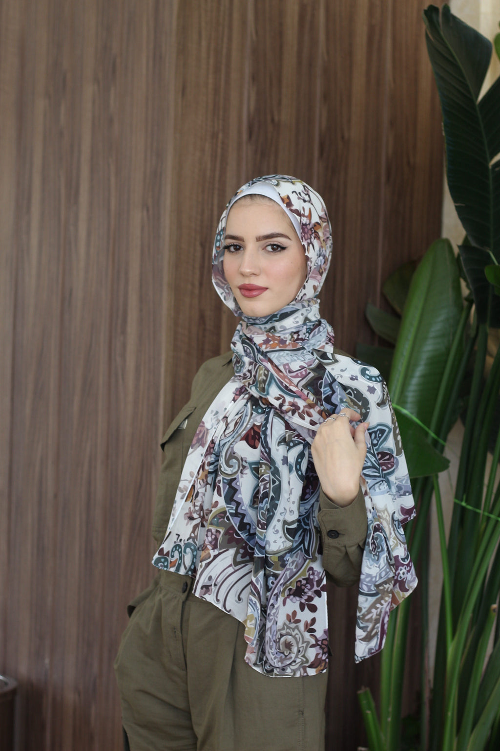 Winter Paisley– Warm and Elegant Scarf Hijab for Comfortable Daily Wear حجاب شال دافئ وأنيق للبس اليومي المريح