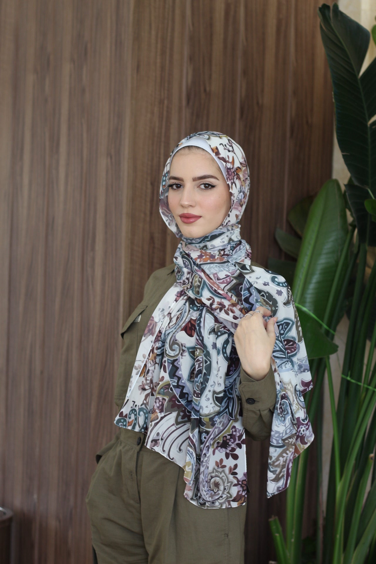 Winter Paisley– Warm and Elegant Scarf Hijab for Comfortable Daily Wear حجاب شال دافئ وأنيق للبس اليومي المريح