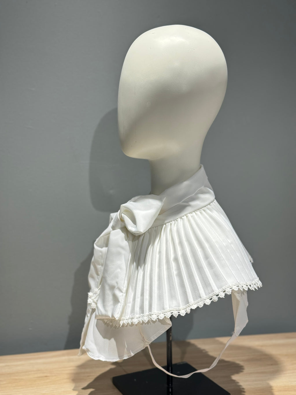 Pleated Collar with Tie