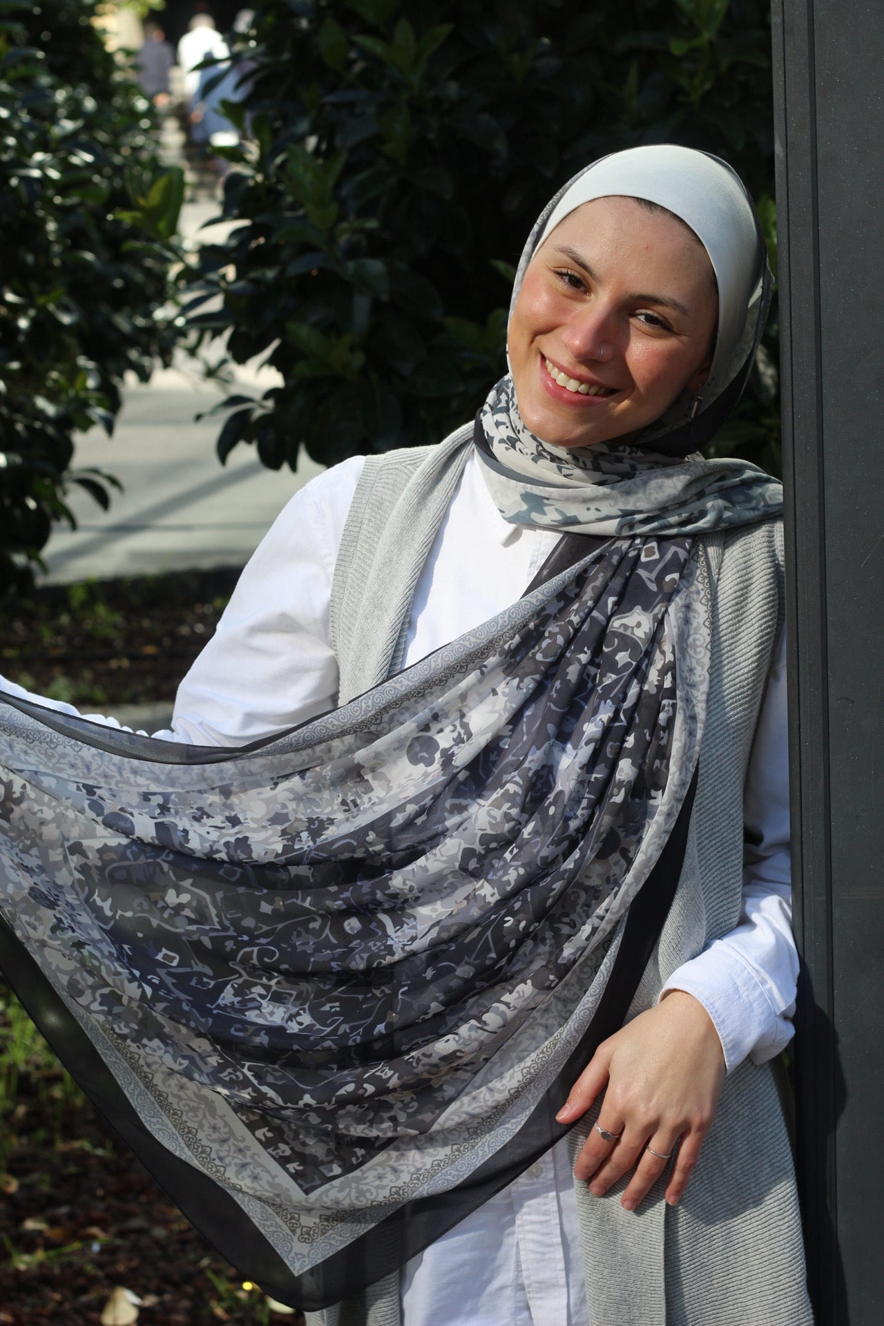 Persian Art – Elegant and Detailed Scarf Hijab Inspired by Traditional Patterns for Daily Wear -حجاب شال أنيق بتفاصيل مستوحاة من النقوش التقليدية للبس اليومي