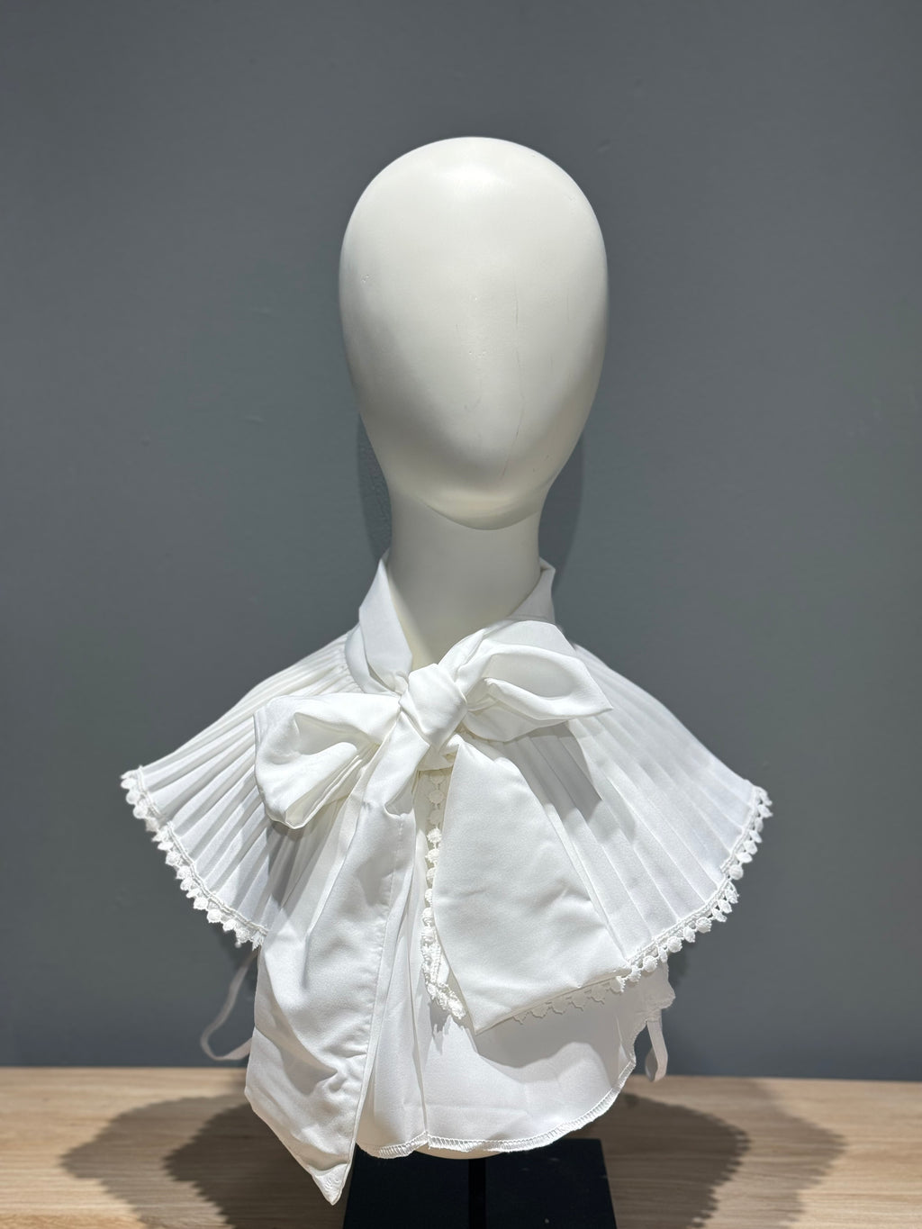 Pleated Collar with Tie