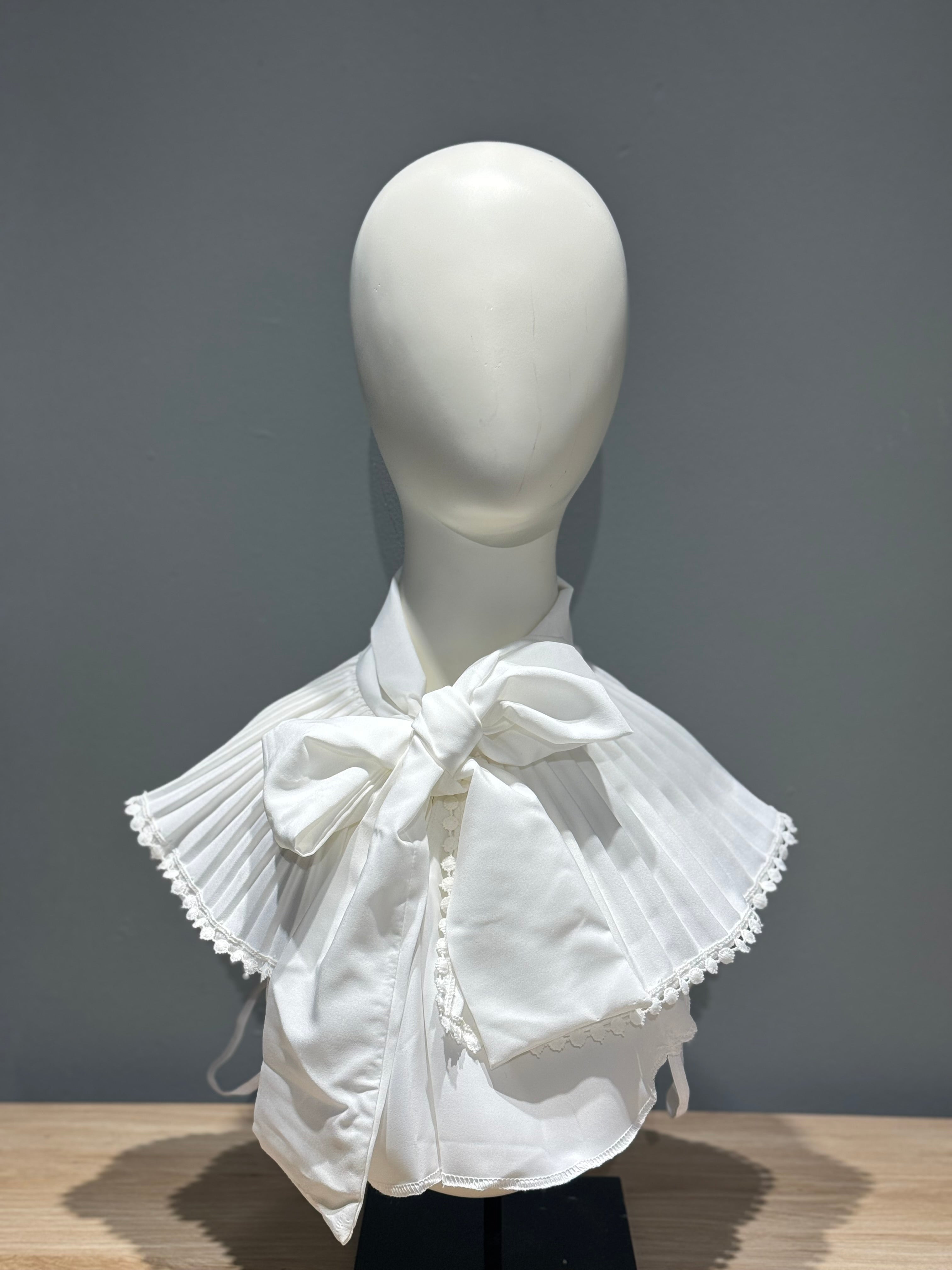 Pleated Collar with Tie