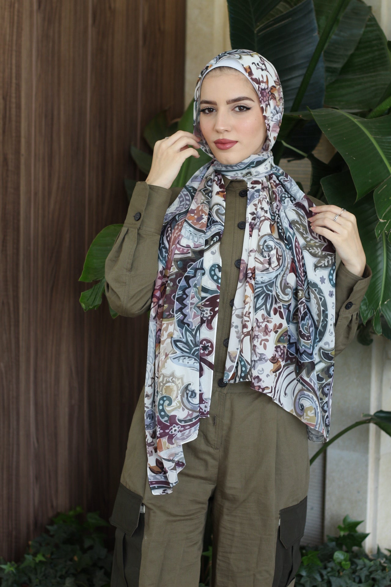 Winter Paisley– Warm and Elegant Scarf Hijab for Comfortable Daily Wear حجاب شال دافئ وأنيق للبس اليومي المريح