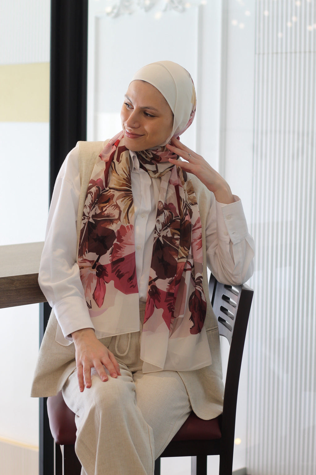Hidden Calla– Soft and Elegant Hijab Scarf for Daily Comfort and Effortless Style- حجاب شال ناعم أنيق للراحة اليومية وستايل سهل وأنيق-