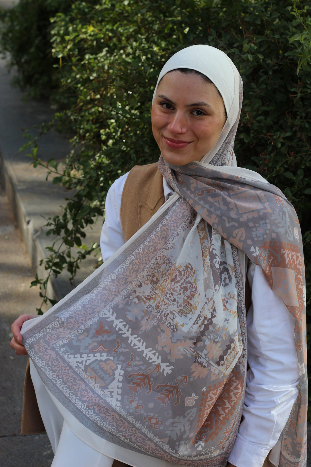 Brown Persian – Soft and Elegant Hijab Scarf for Daily Comfort and Effortless Style -حجاب شال ناعم أنيق للراحة اليومية وستايل سهل وأنيق