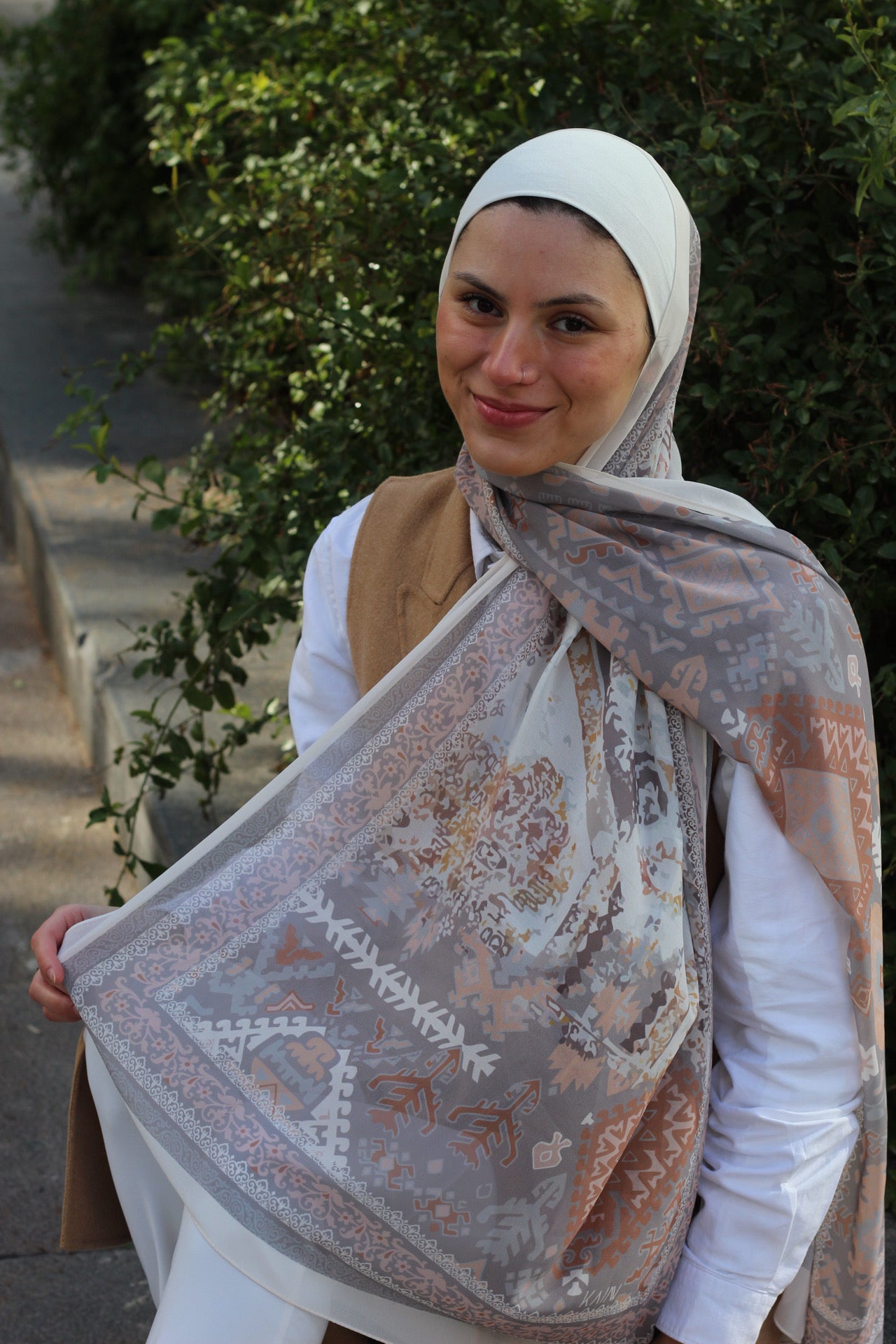 Brown Persian – Soft and Elegant Hijab Scarf for Daily Comfort and Effortless Style -حجاب شال ناعم أنيق للراحة اليومية وستايل سهل وأنيق