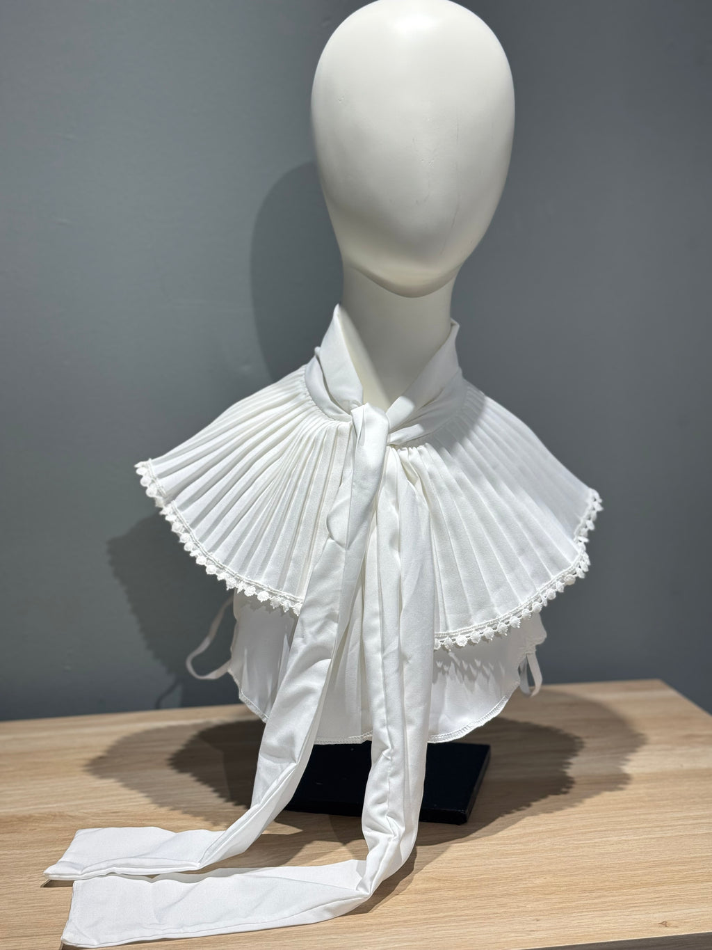 Pleated Collar with Tie