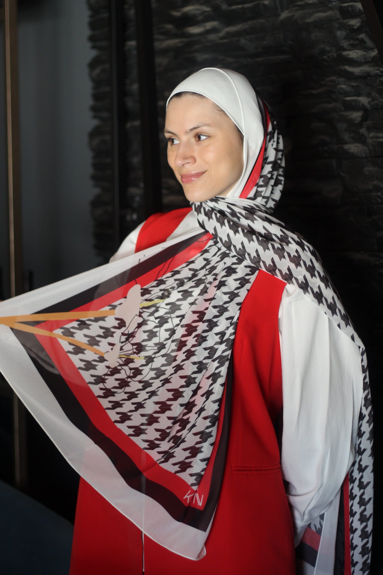 Houndstooth – Elegant, Soft, Comfortable, and Easy-to-Wear Daily Scarf Hijab-  حجاب شال أنيق ناعم مريح سهل لبسه يومياً