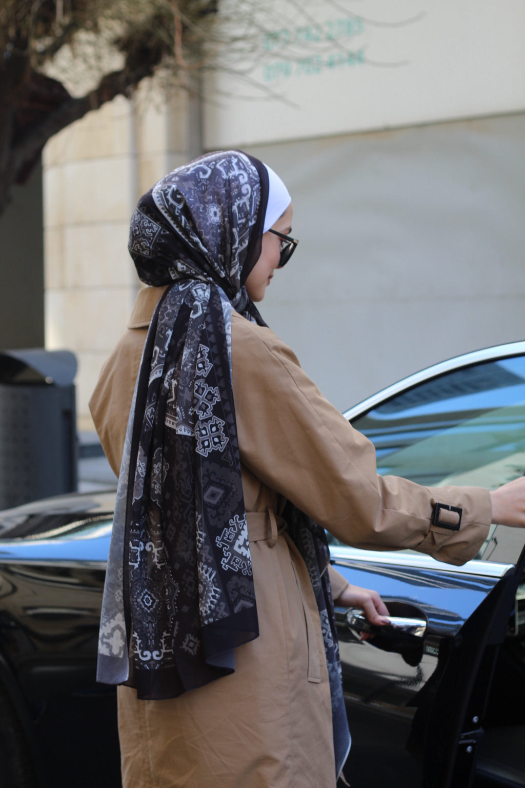 Persian Rug– Artistic and Comfortable Scarf Hijab Inspired by Classic Patterns for Everyday Wear-حجاب شال فني ومريح مستوحى من النقوش الكلاسيكية للبس اليومي