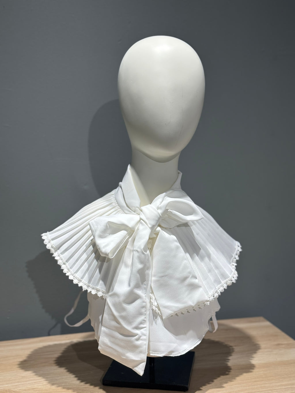 Pleated Collar with Tie
