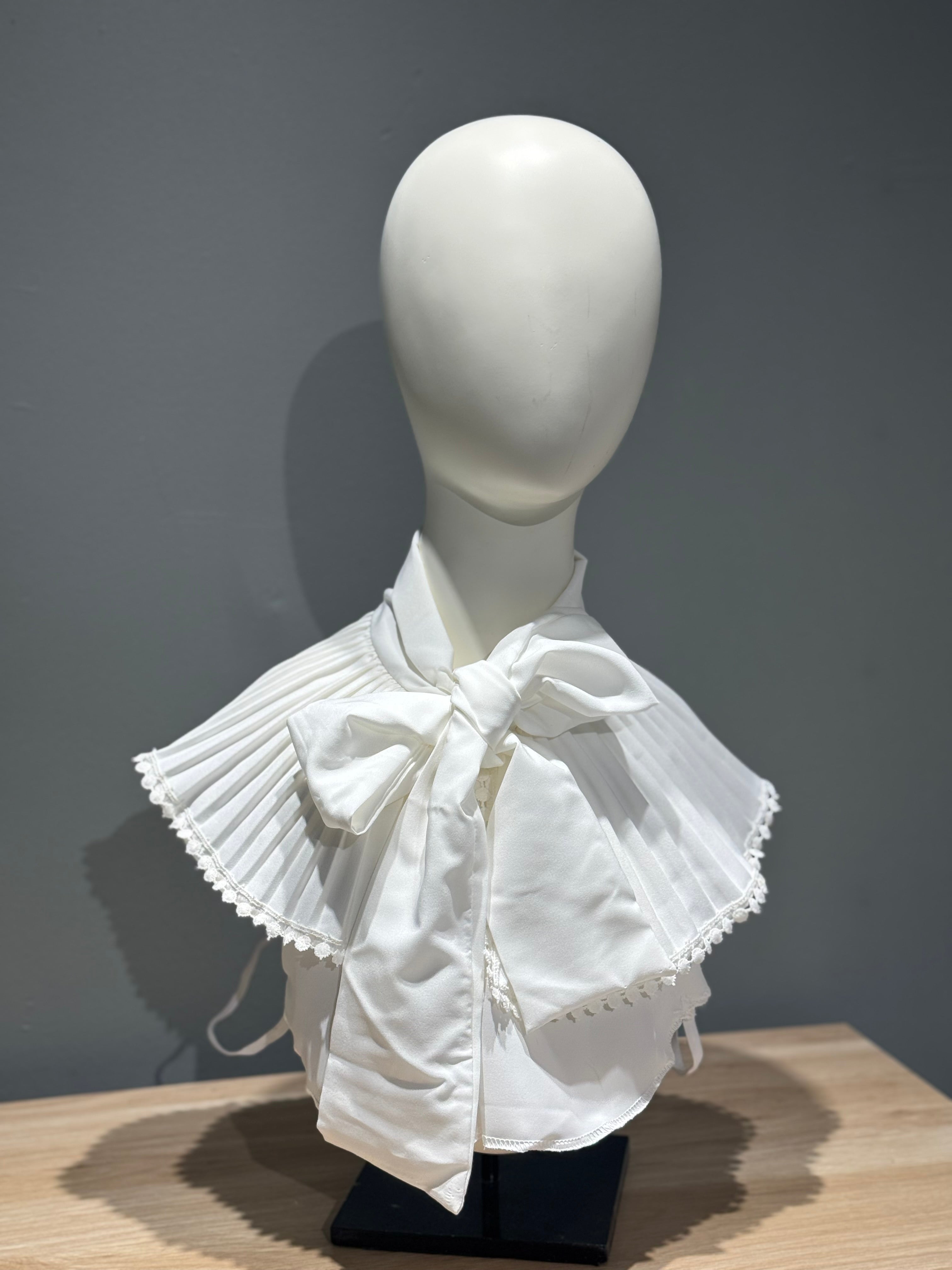 Pleated Collar with Tie
