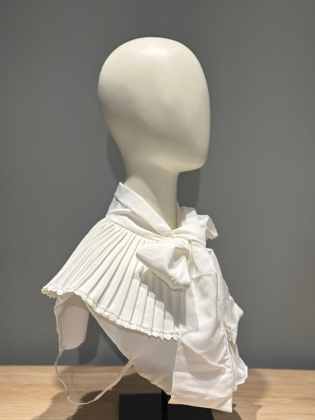 Pleated Collar with Tie