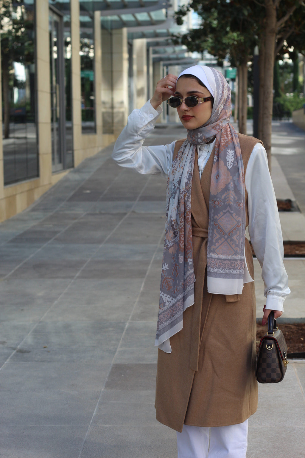 Brown Persian – Soft and Elegant Hijab Scarf for Daily Comfort and Effortless Style -حجاب شال ناعم أنيق للراحة اليومية وستايل سهل وأنيق
