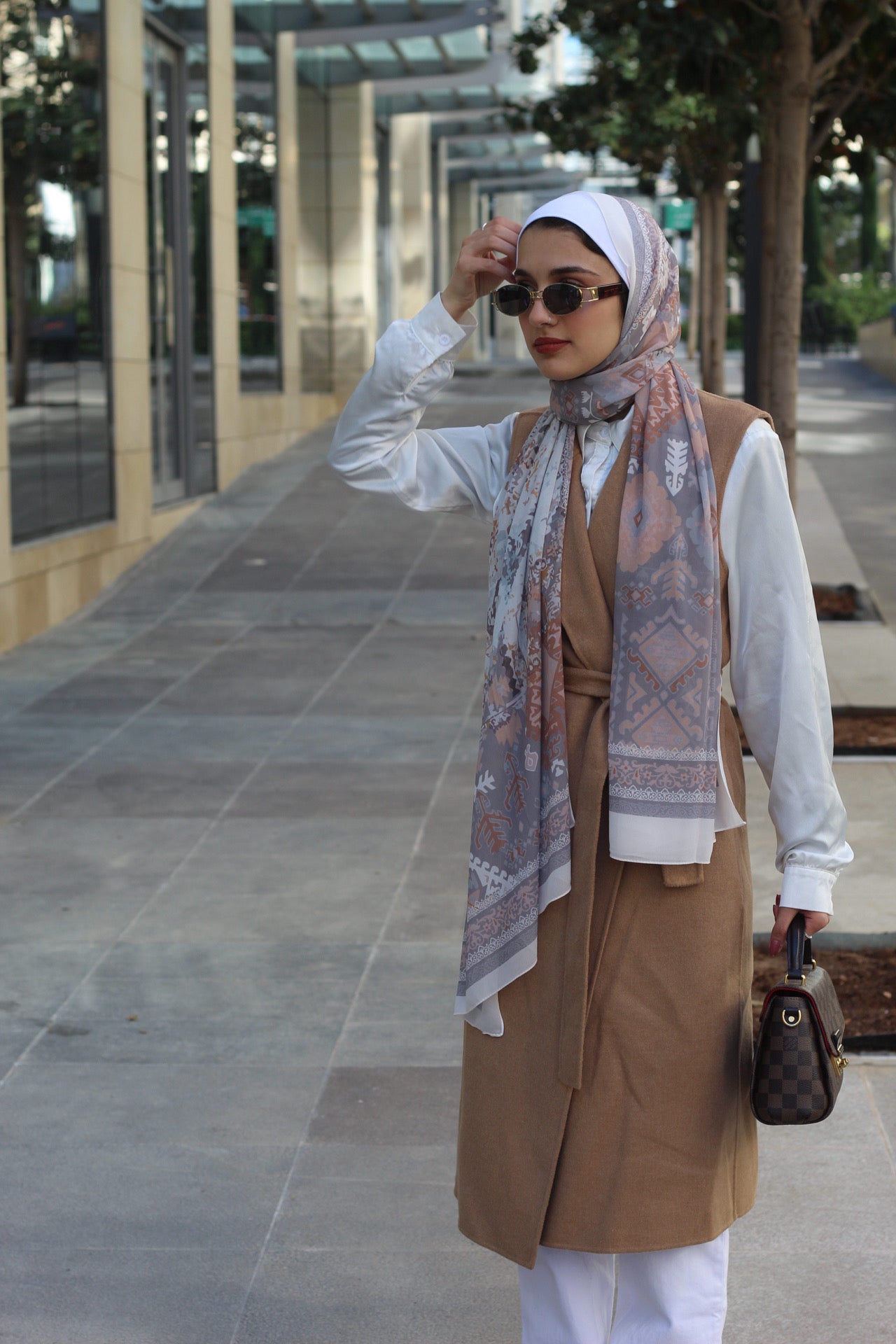 Brown Persian – Soft and Elegant Hijab Scarf for Daily Comfort and Effortless Style -حجاب شال ناعم أنيق للراحة اليومية وستايل سهل وأنيق