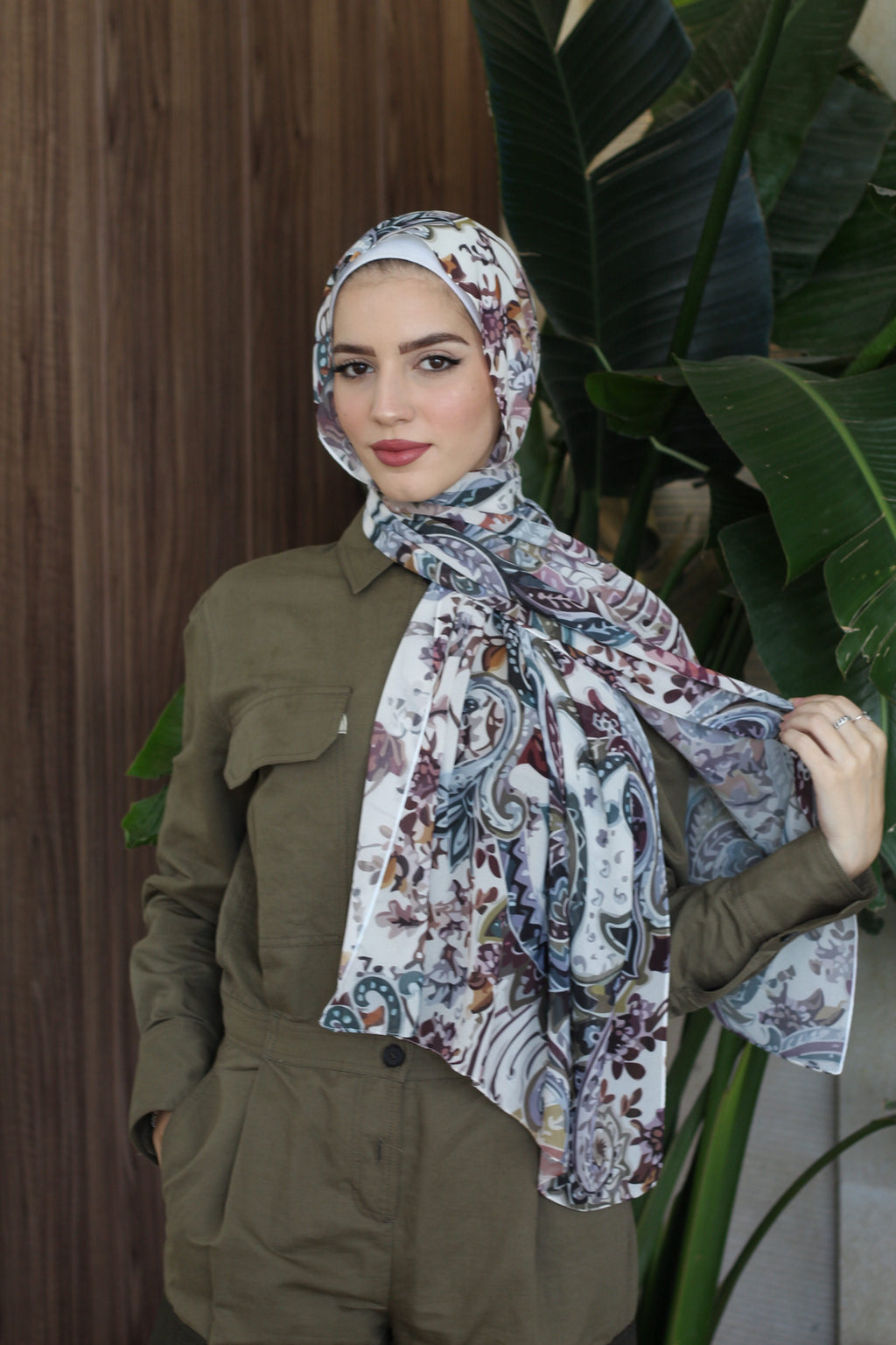 Winter Paisley– Warm and Elegant Scarf Hijab for Comfortable Daily Wear حجاب شال دافئ وأنيق للبس اليومي المريح