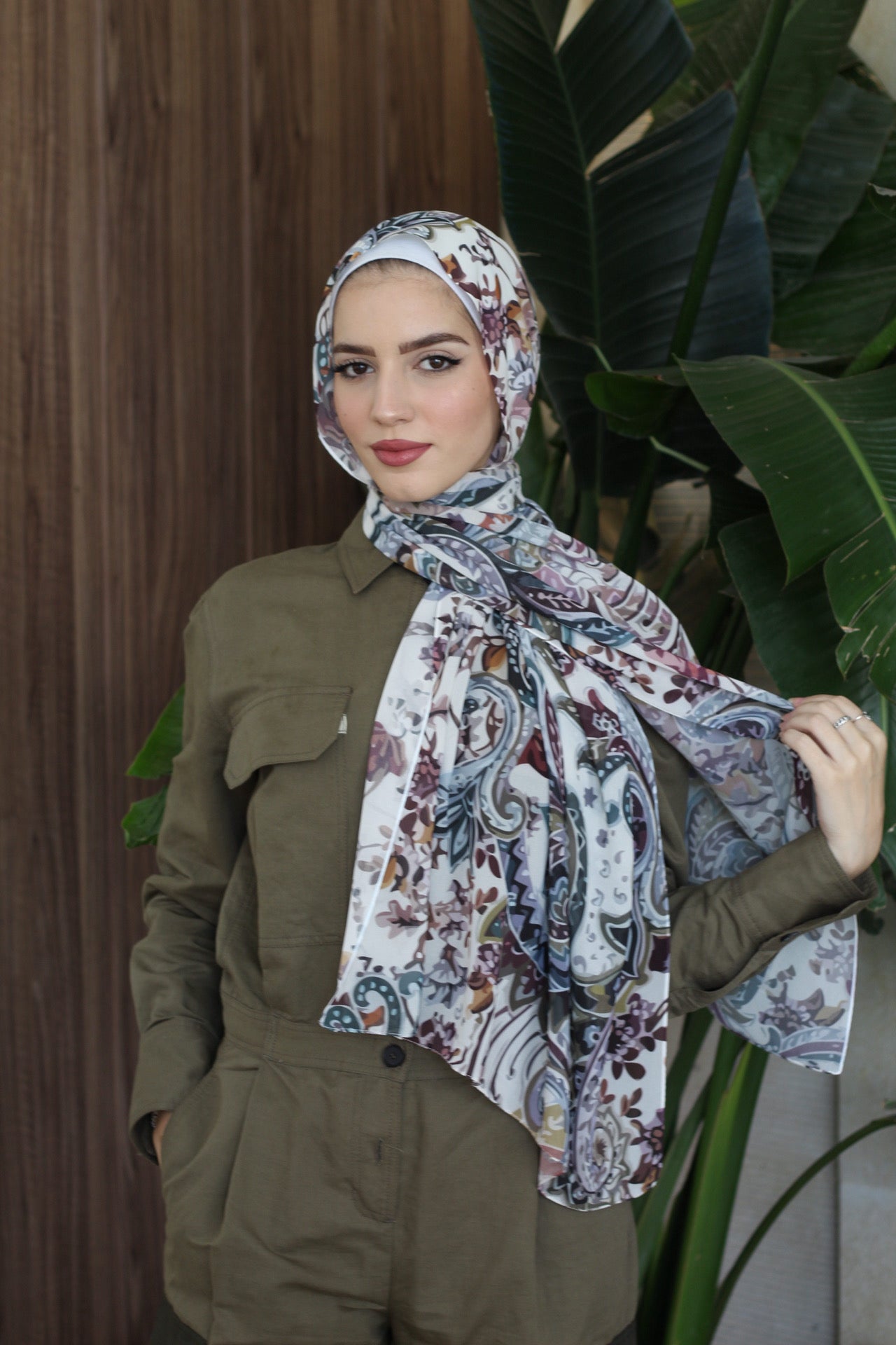 Winter Paisley– Warm and Elegant Scarf Hijab for Comfortable Daily Wear حجاب شال دافئ وأنيق للبس اليومي المريح
