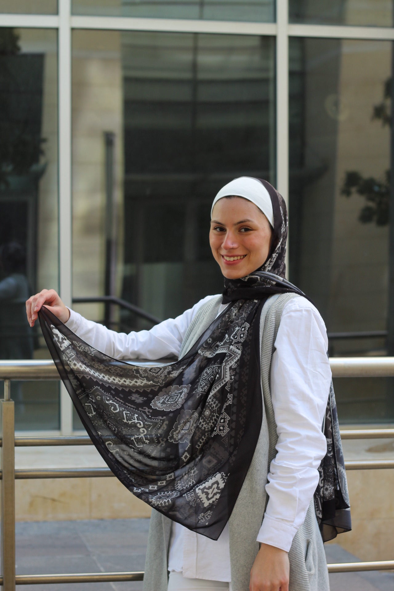 Persian Rug– Artistic and Comfortable Scarf Hijab Inspired by Classic Patterns for Everyday Wear-حجاب شال فني ومريح مستوحى من النقوش الكلاسيكية للبس اليومي