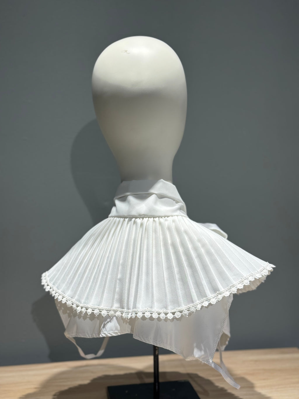 Pleated Collar with Tie