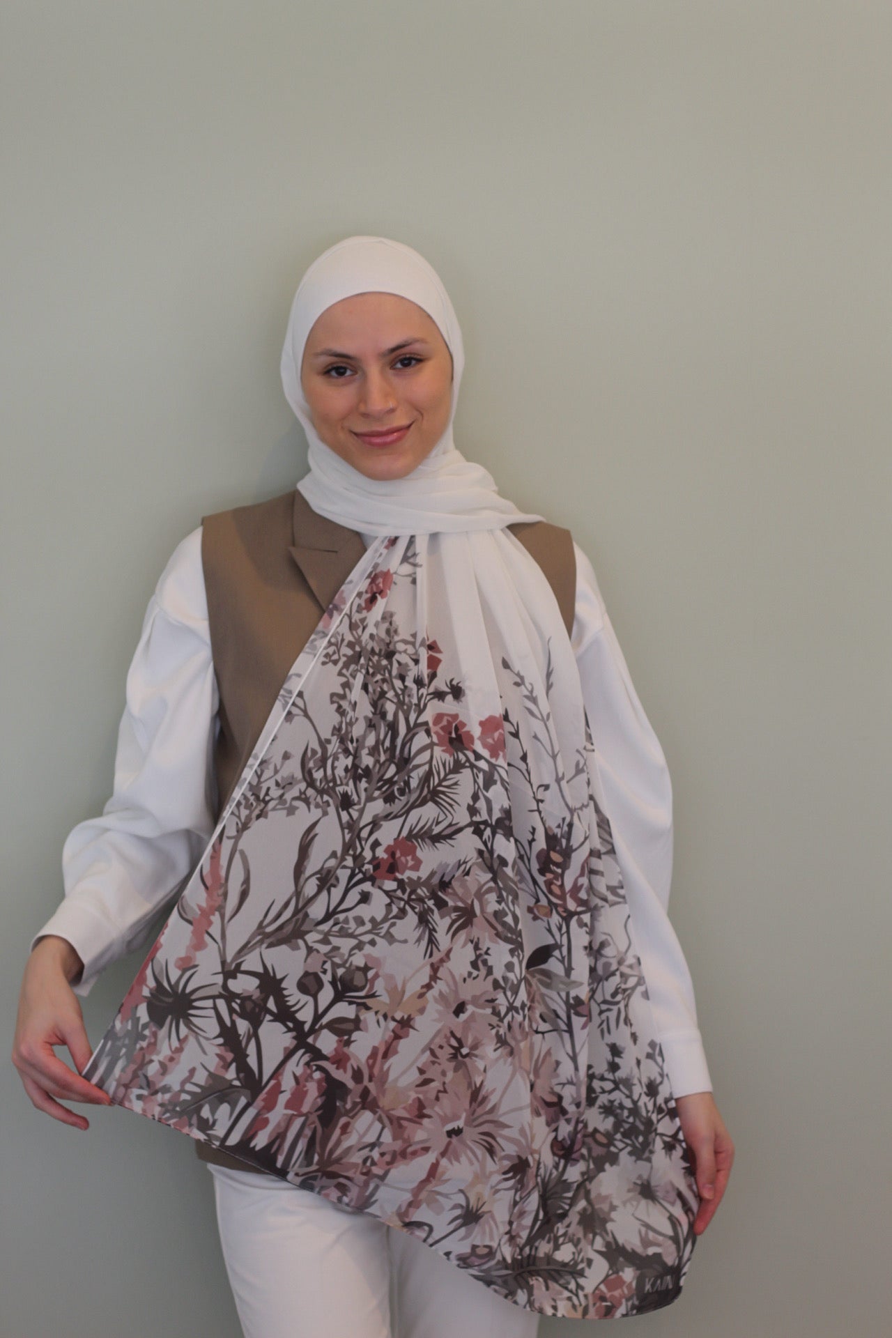Azalea– Elegant, Soft, Comfortable, and Easy-to-Wear Daily Scarf Hijab-حجاب شال أنيق ناعم مريح سهل لبسه يومياً