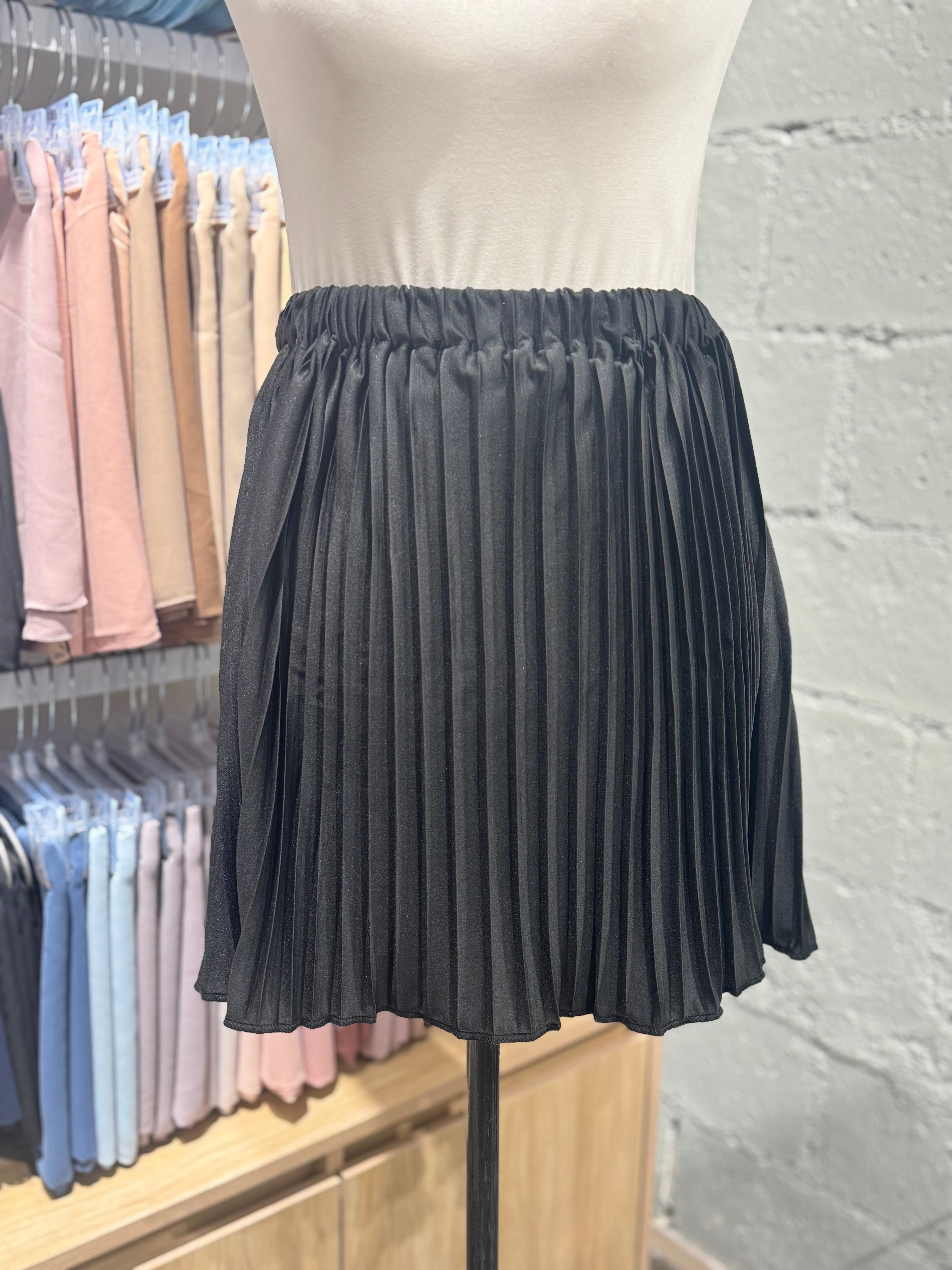 Pleated Inner Skirt - Short