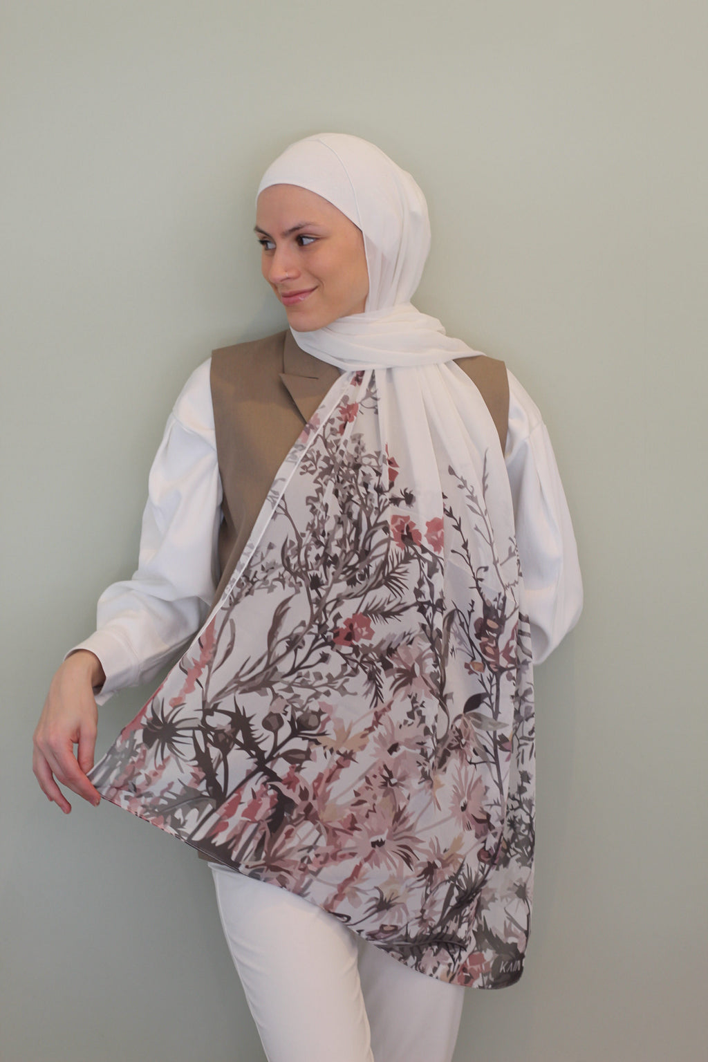 Blooming Spring Elegant & Soft Modest Scarf for Women – Lightweight, All‑Day Comfort - حجاب أنيق – شال ناعم ومريح للنساء – خفيف - للاستخدام اليوم