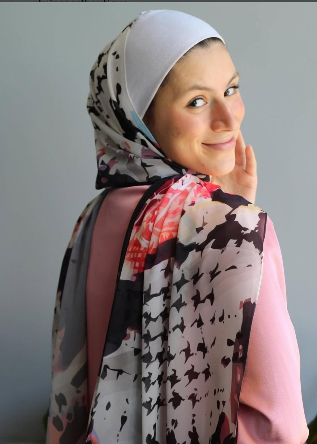 Black Mess – Elegant Hijab / Lightweight & Soft Scarf for Women – Comfortable Everyday Wear- حجاب أنيق – شال خفيف وناعم للنساء – مريح للاستخدام اليومي